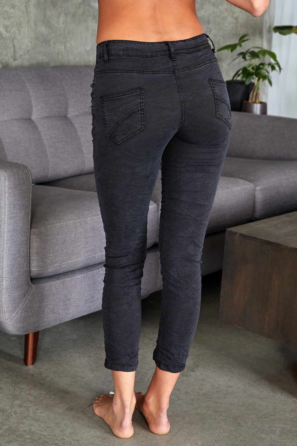 SOLID BUTTON FLY CRINKLE SKINNY PANTS