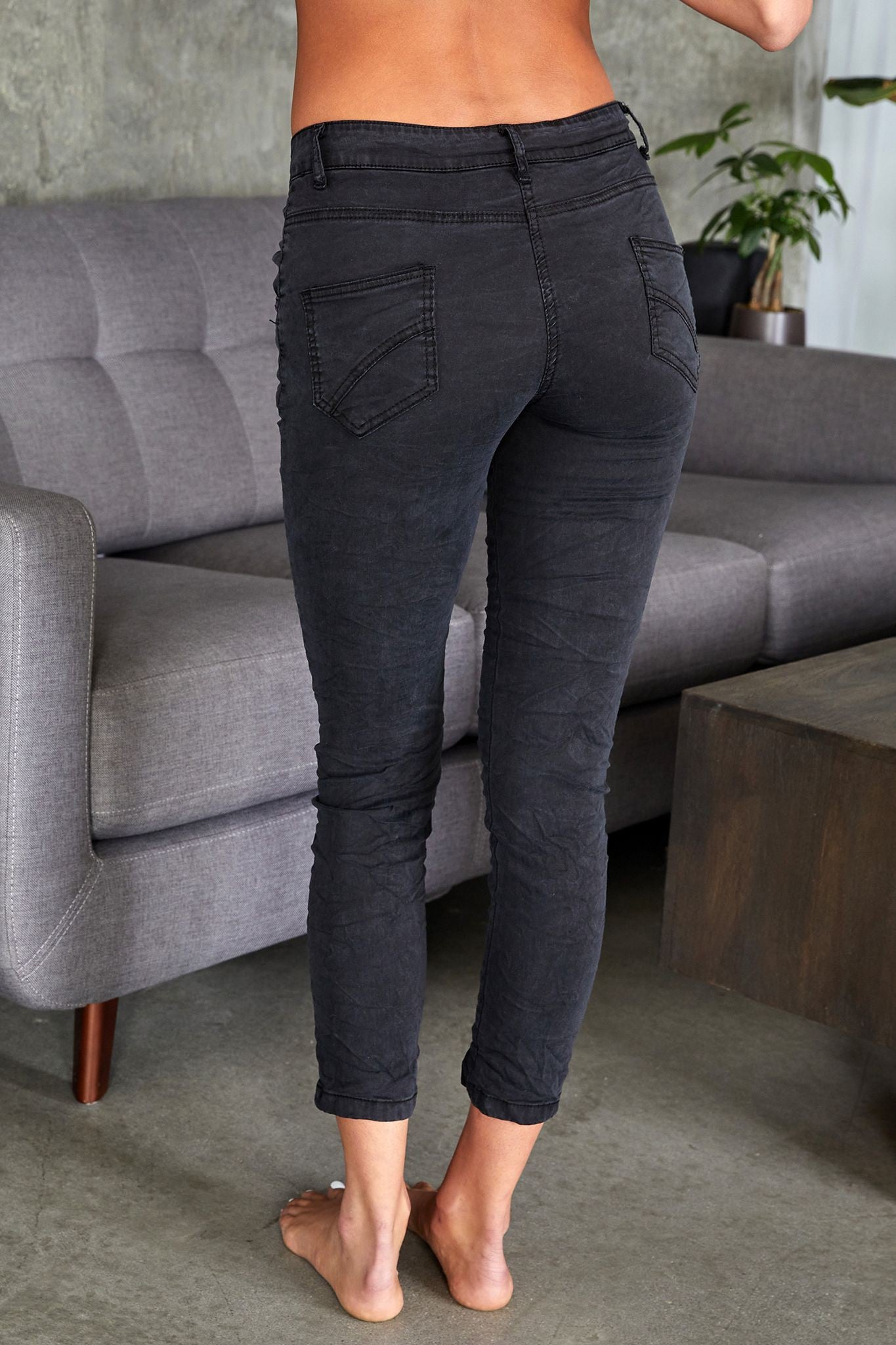 SOLID BUTTON FLY CRINKLE SKINNY PANTS