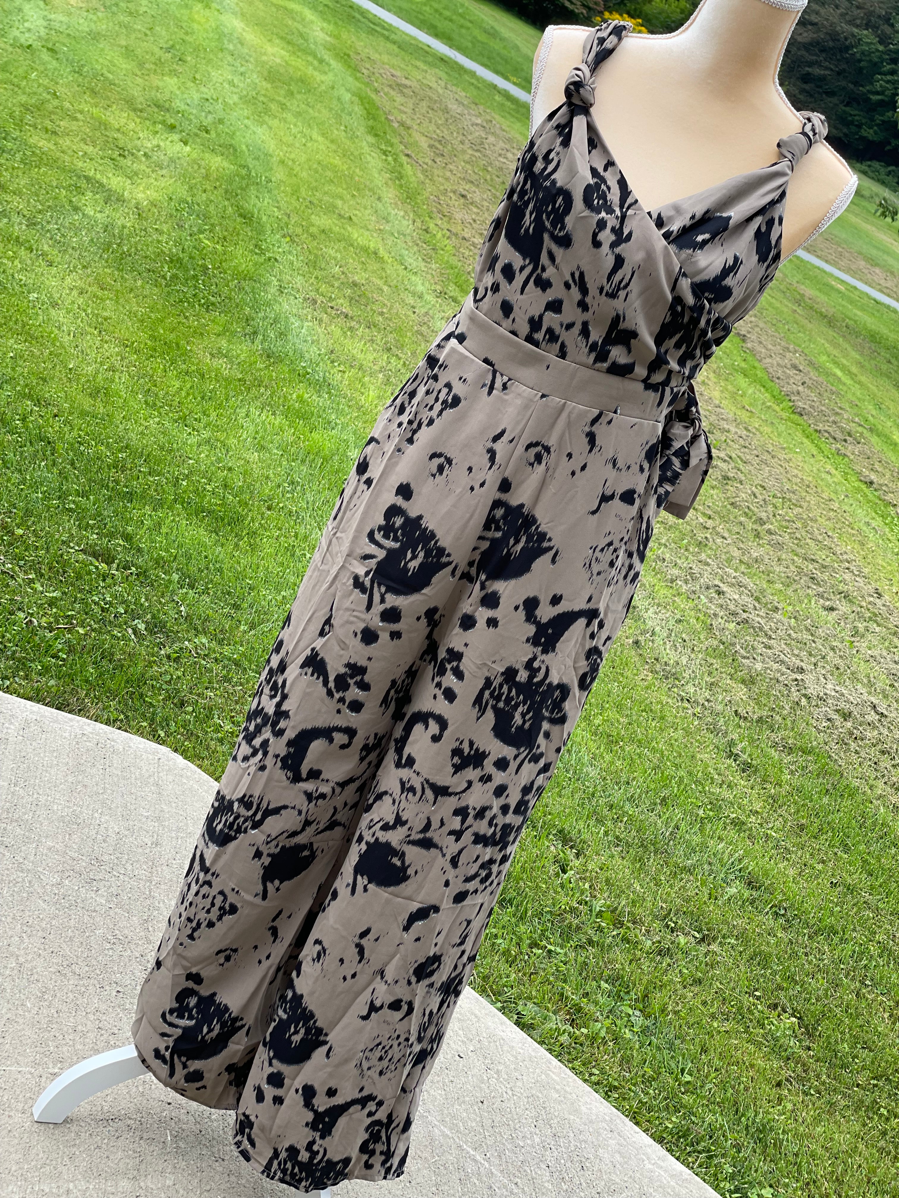 ENTRO SLEEVELESS JUMPSUIT