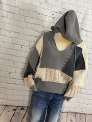 HOODED SWEATER