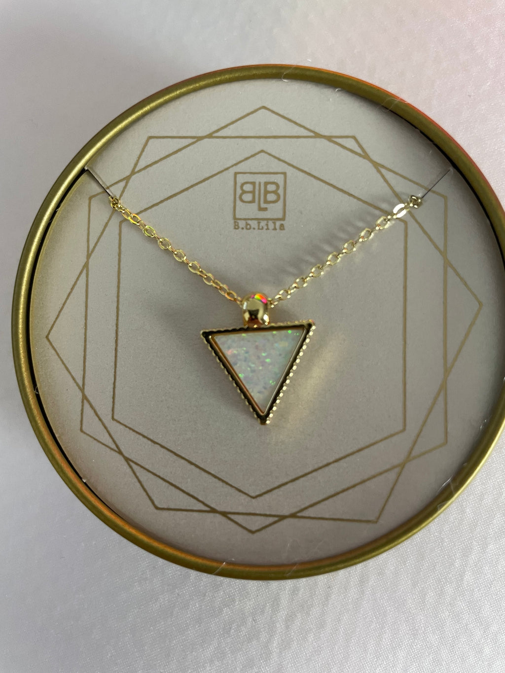 GROOVY-WHITE OPAL NECKLACE