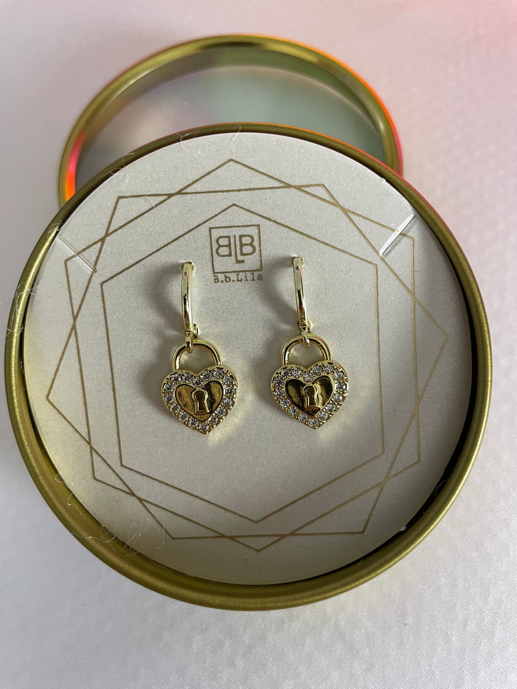 HEARTS PAVE' HUGGIES GOLD