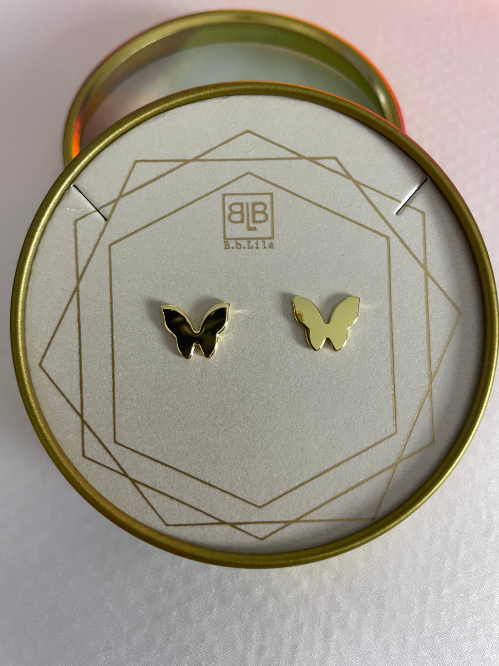 BUTTERFLY SOLID STUDS