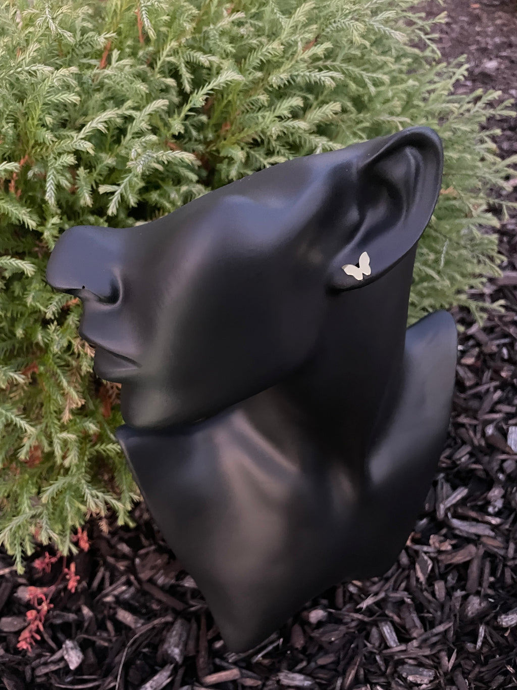 BUTTERFLY SOLID STUDS