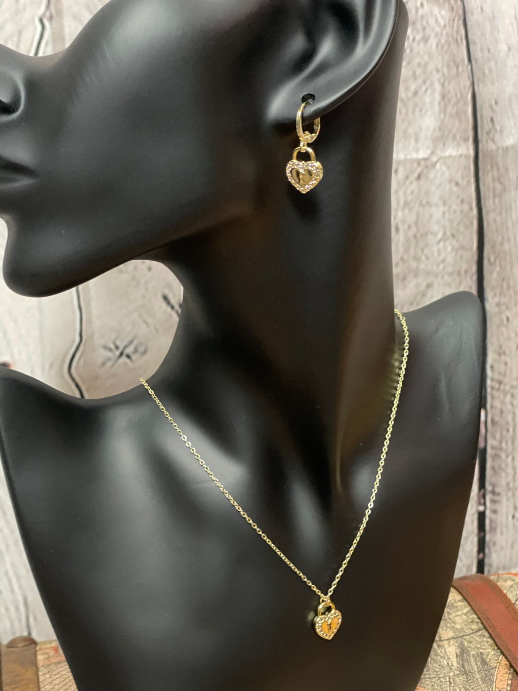 GOLD HEARTS PAVE' NECKLACE