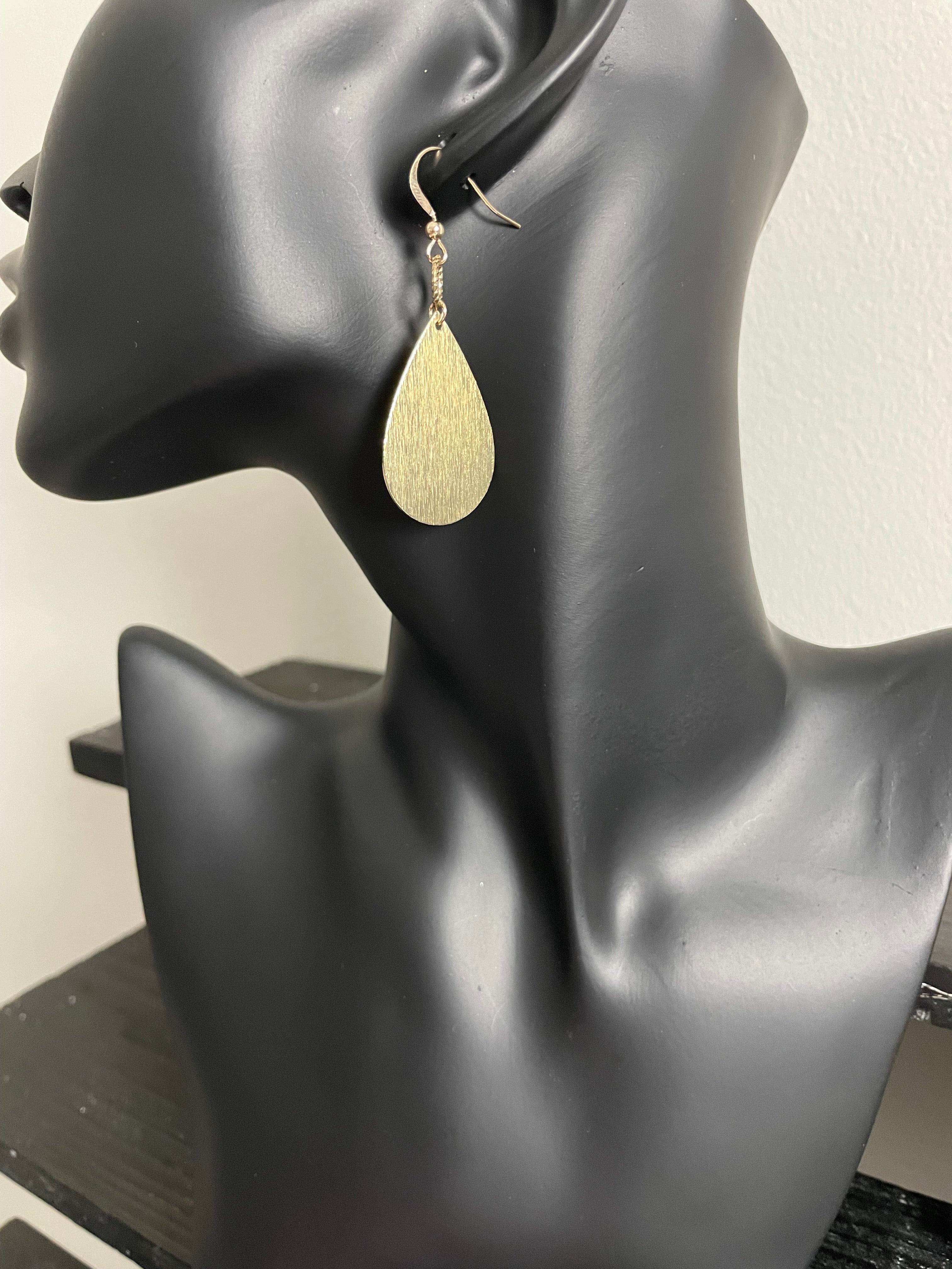 TEAR DROP EARRINGS GOLD