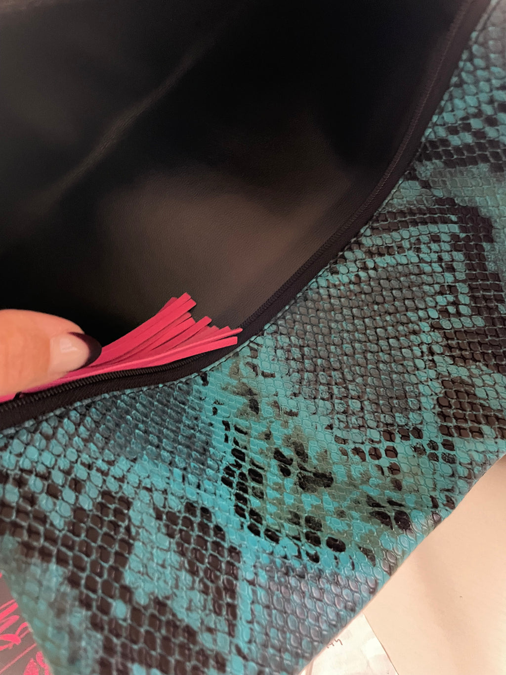 MEDIUM MAKEUP JUNKIE BAG