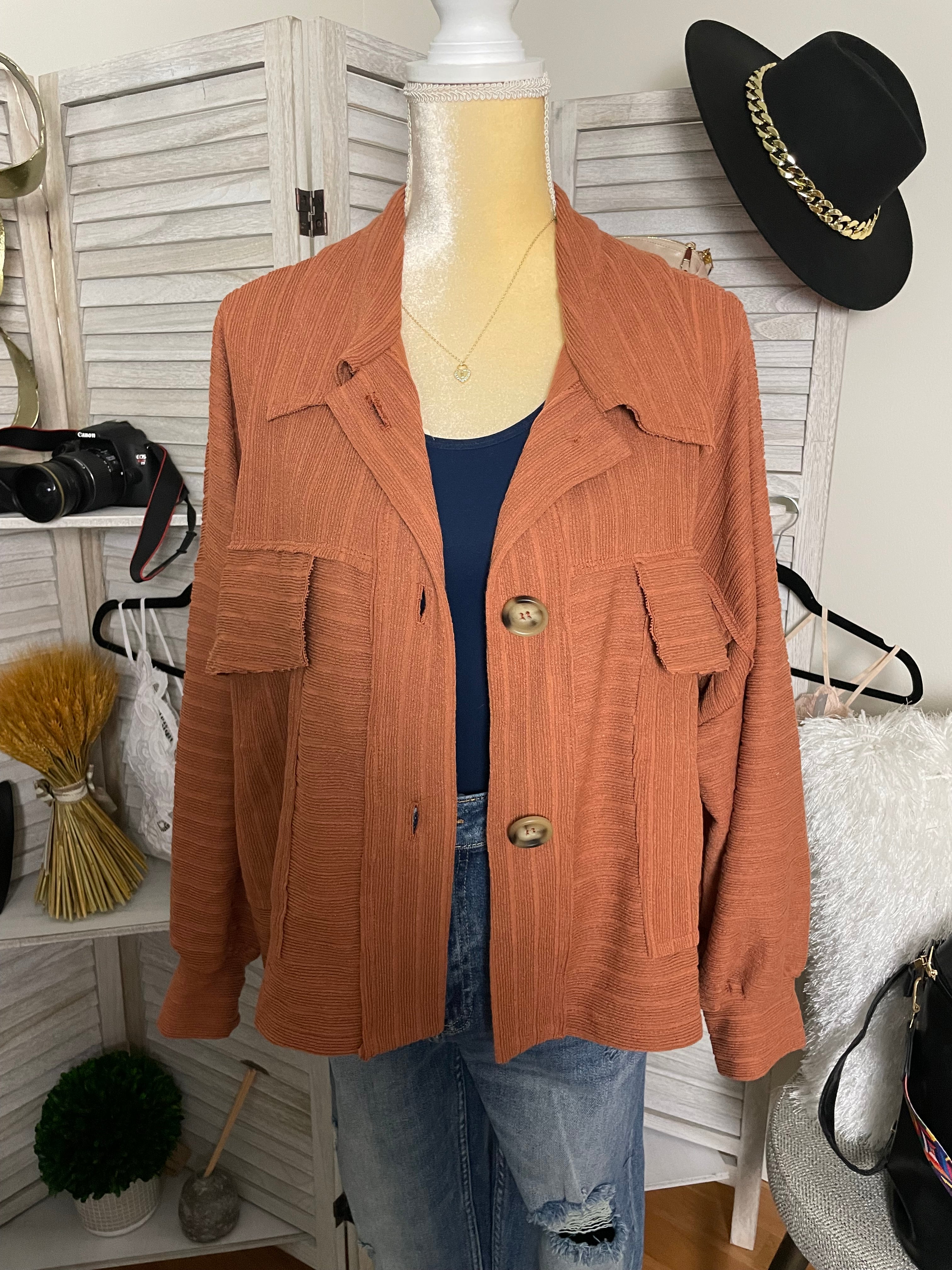 RIBBED SHIRT TOP BRWN/WHITE