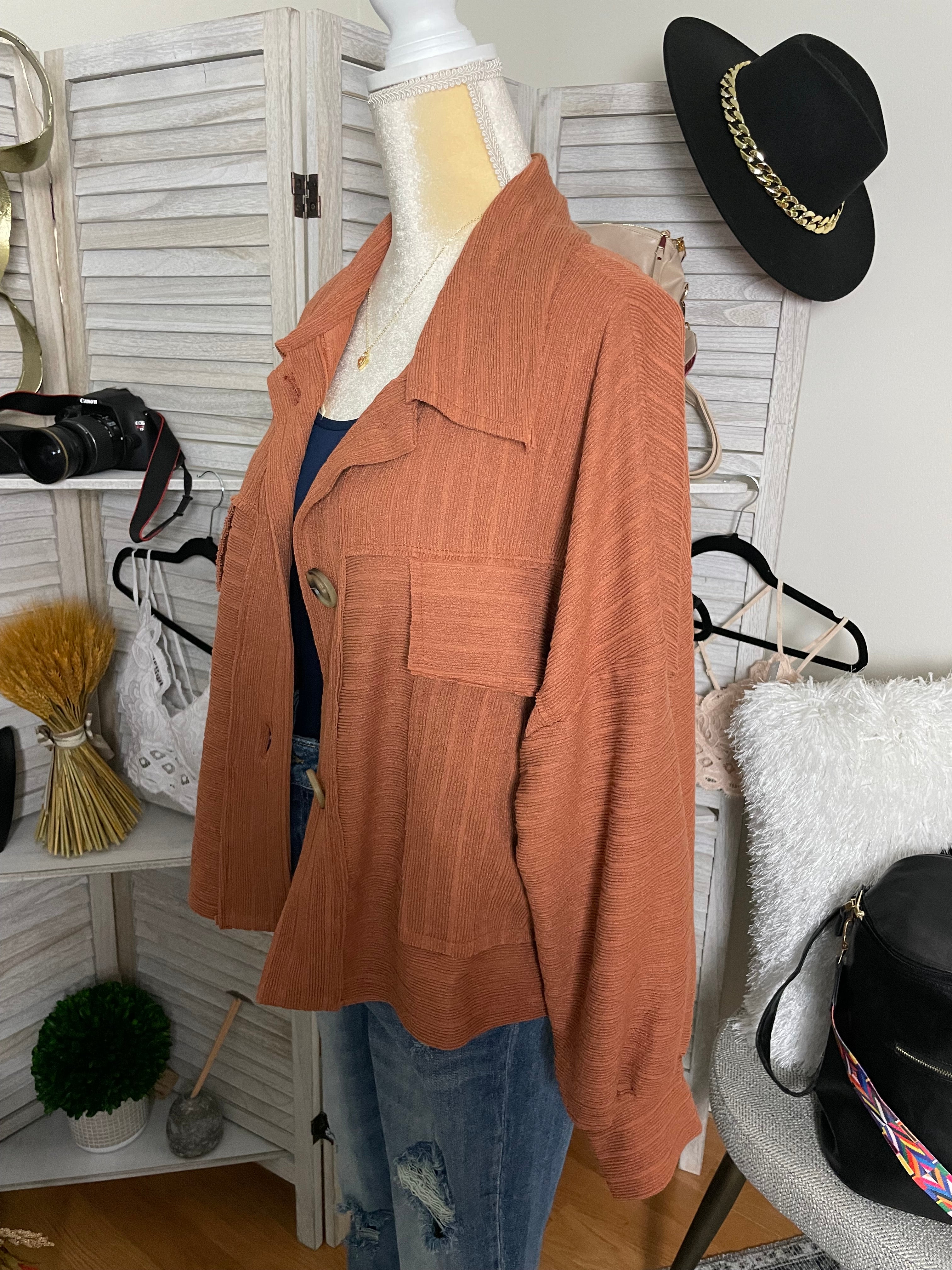 RIBBED SHIRT TOP BRWN/WHITE