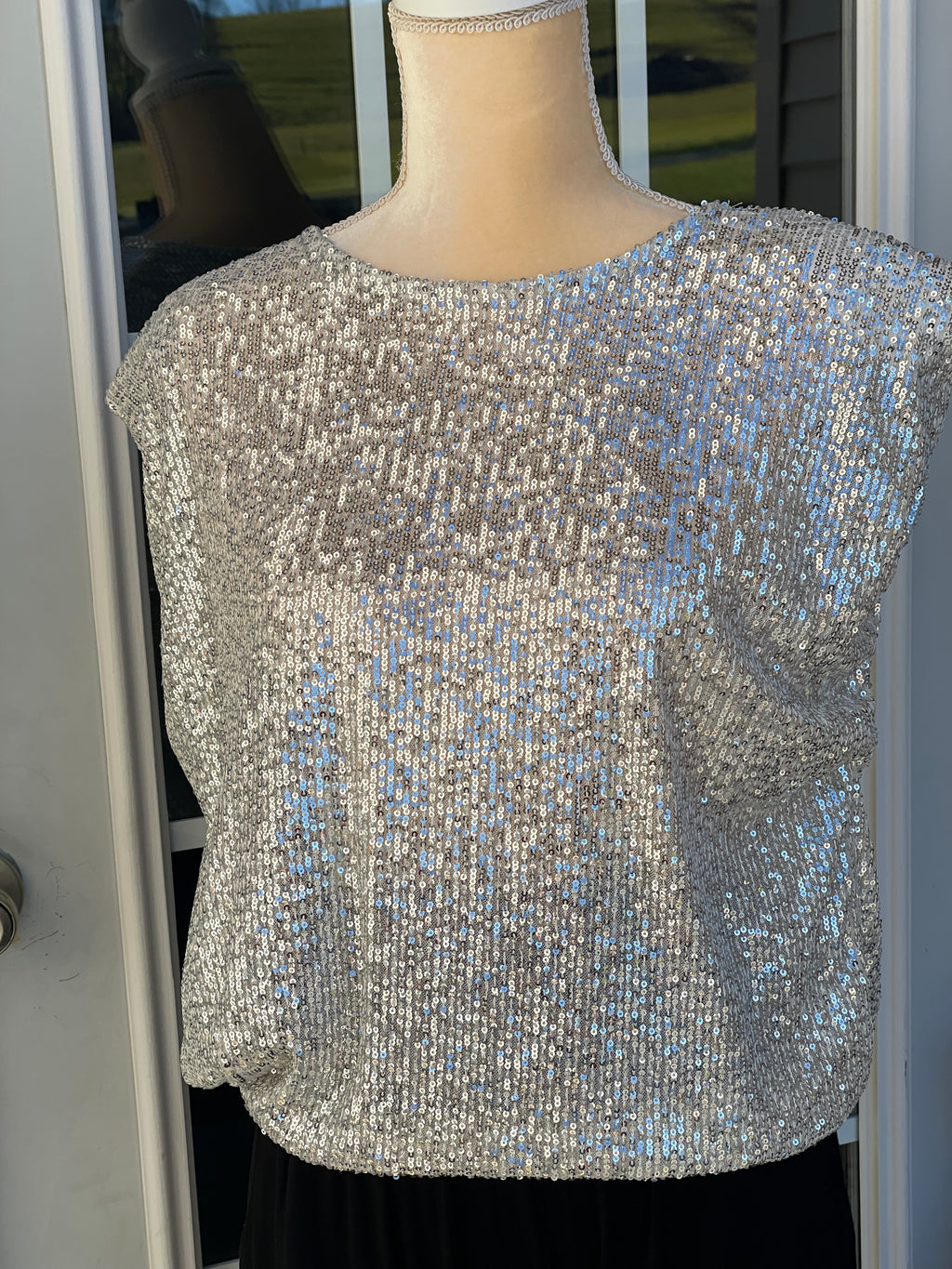 SEQUINS SLEEVELESS TOP