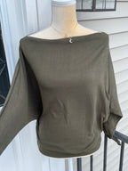 BOAT NECK TAMPERED WAIST TOP