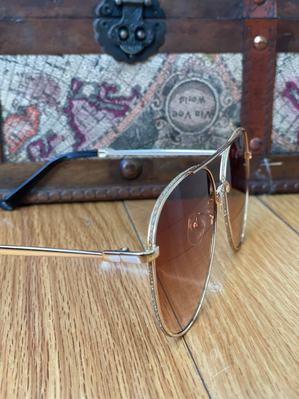 HILARY AVIATOR SUNGLASSES WITH SPARKLE LENS GOLD