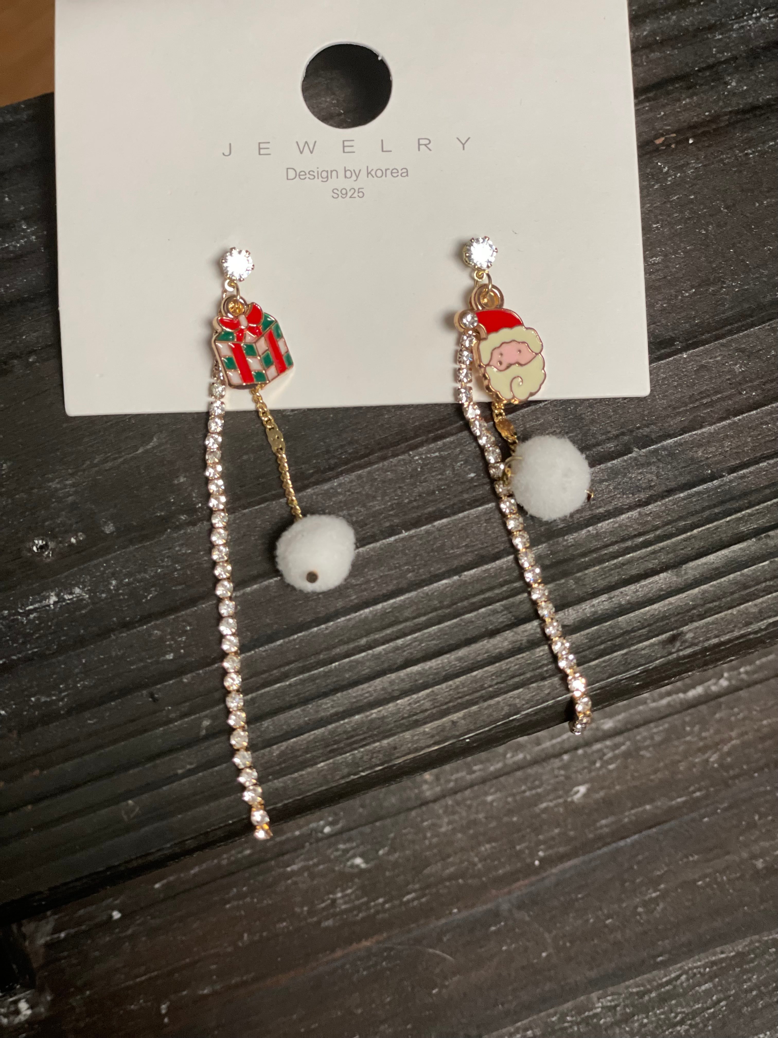 CHRISTMAS SANTA AND GIFT EARRINGS