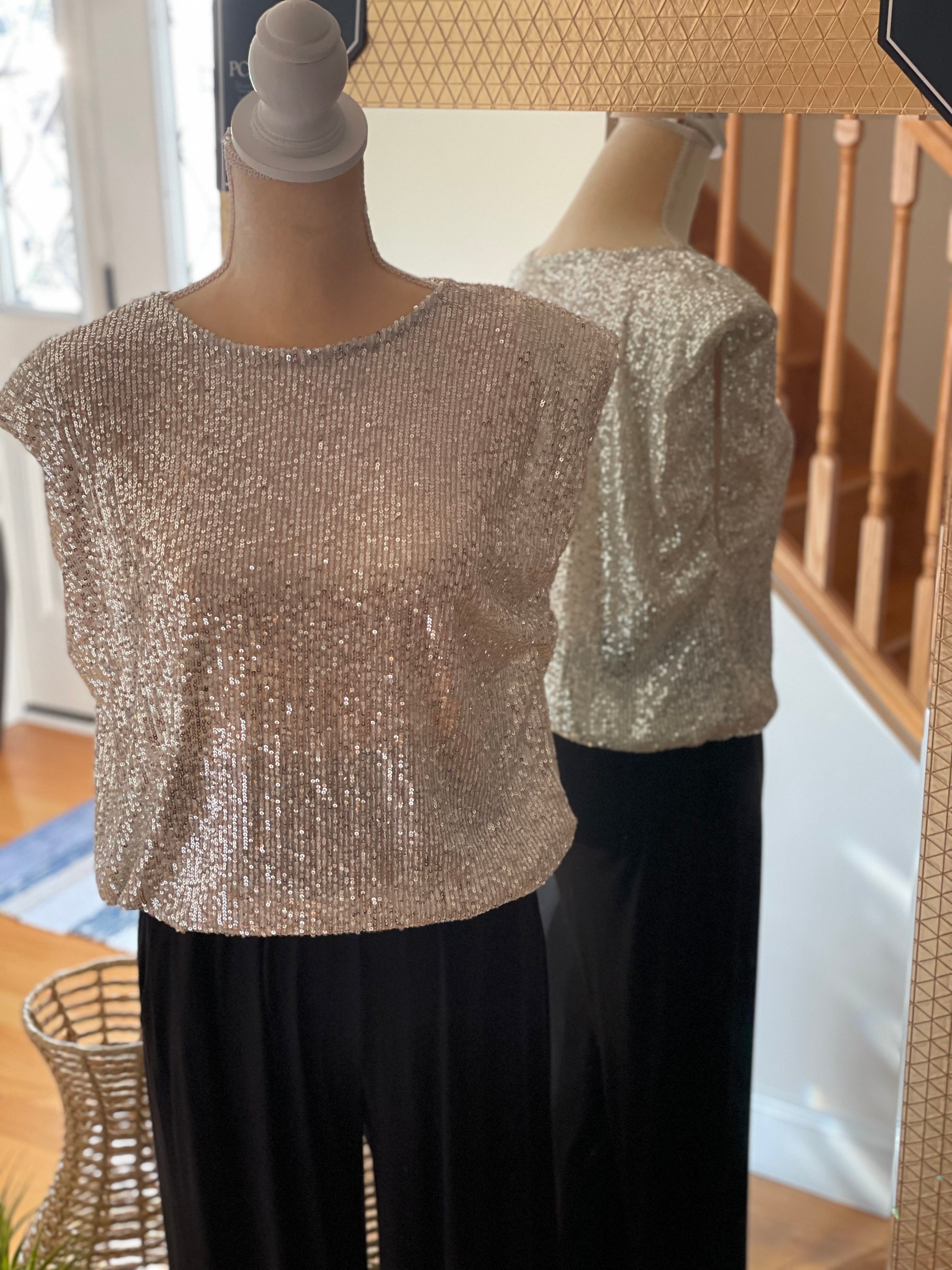 SEQUINS SLEEVELESS TOP