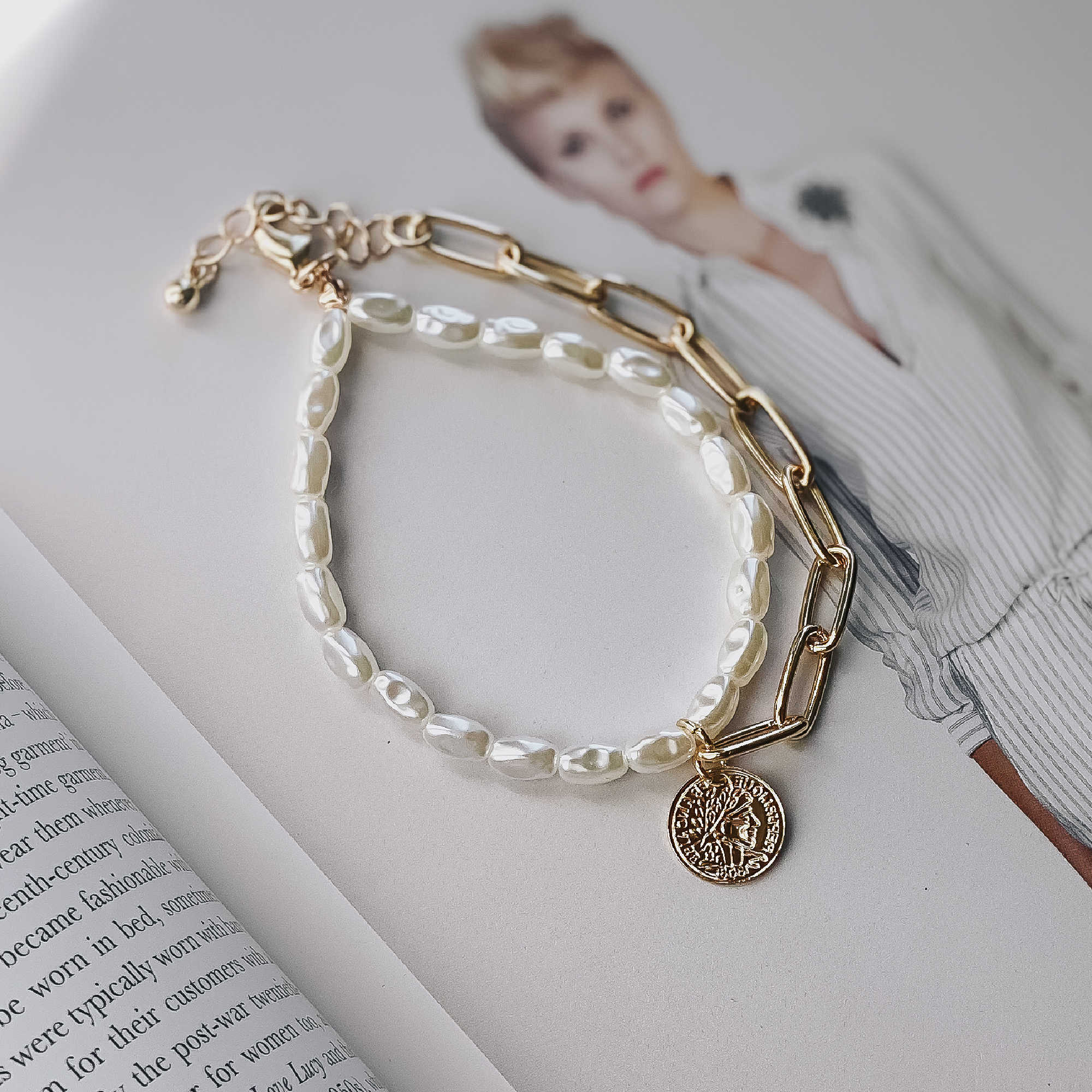 OVAL CHARM PEARL & CHAIN MIX BRACELET