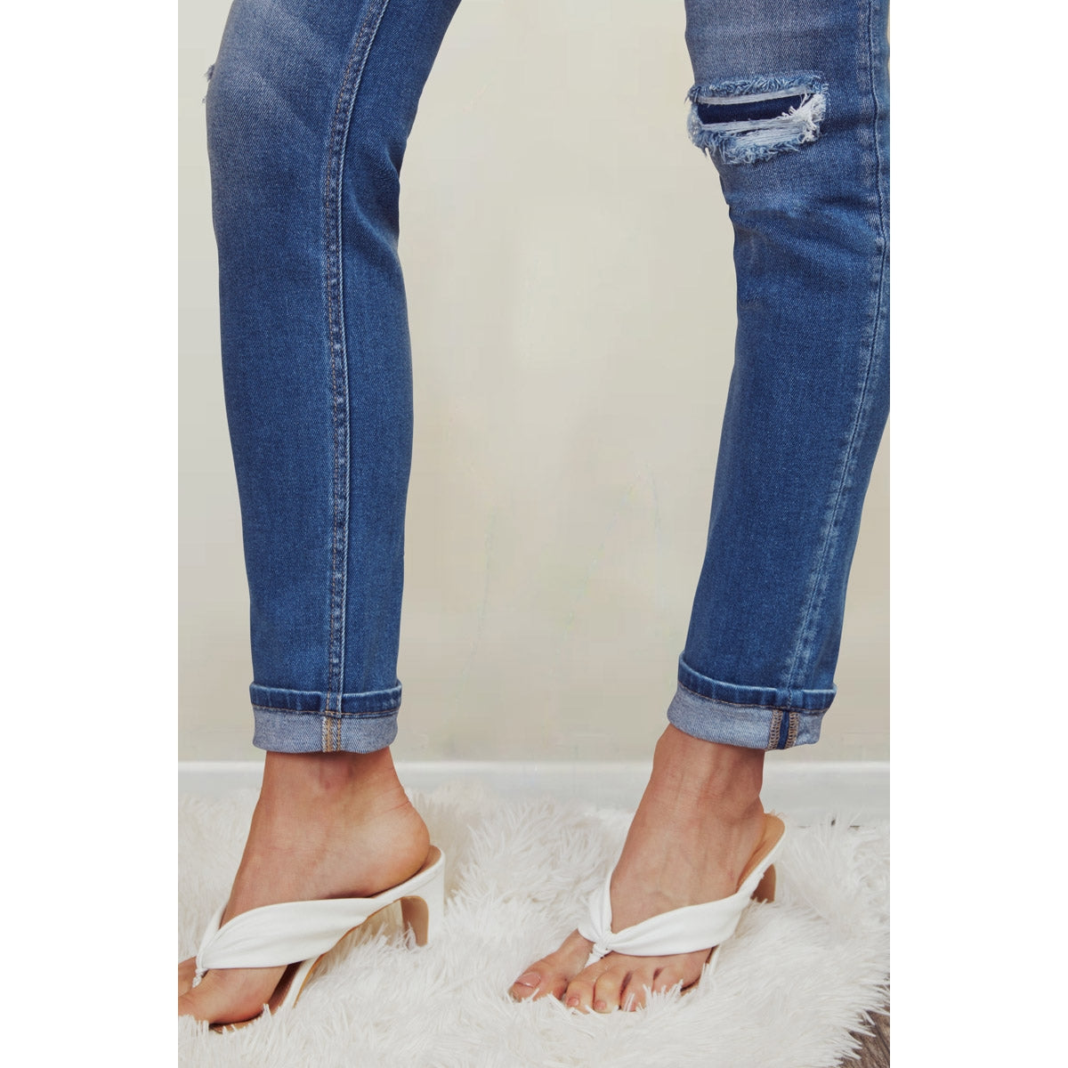 KAN CAN MID-RISE SLIM STRAIGHT LEG JEANS